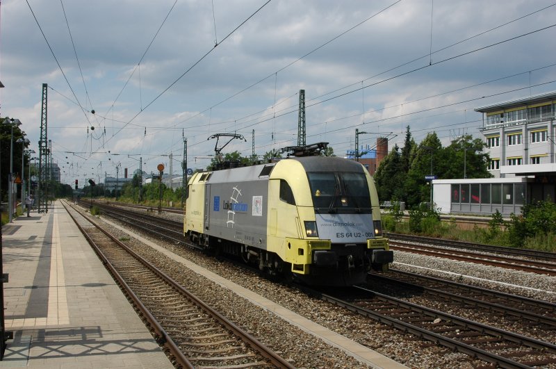 Die erste ihrer Art mit Plschente: ES64 U2-001 als Einzelfahrer am 27.06.08 am Heimeranplatz