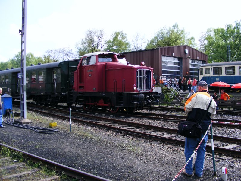 Die Henschel-Diesellok V9 der Hespertalbahn im Eisenbahnmuseum Bochum-Dalhausen am 19. April 2009.