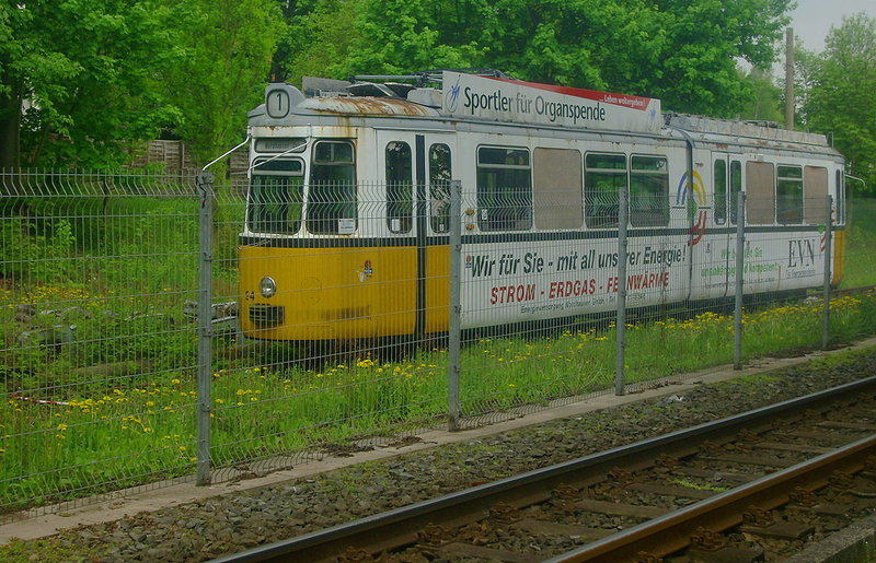 Die Letzte Alte Gelbe Strassenbahn In Nordhausen Der Tw94 Auf Dem Abstellgleis 11 05 2013 Bahnbilder De