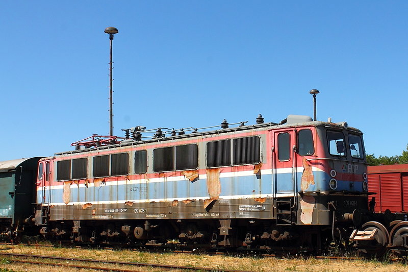 Die Stark Ladierte 109 028 1 Der Egp Im Bw Wittenberge Bahnbilder De