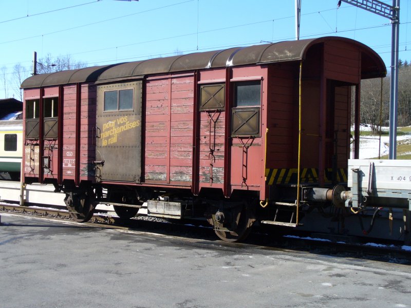 Dienstwagen X 872 im Bahnhof von Biberbrugg am 11.03.2007