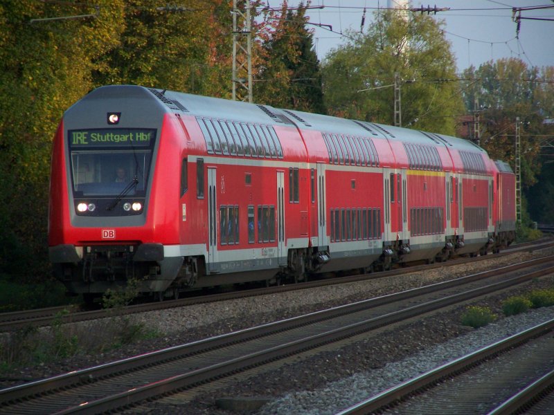 Dieser Dosto-zug fuhr am 13.Oktober 2007 nach Stuttgart Hbf. Geschoben wurde er von einer 146er. Aufgenommen zwischen Esslingen und Plochingen.