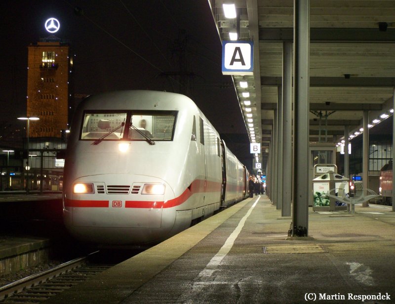 Dieser ICE-1 (Br.401) stand am 27.Dezember 2007 in Stuttgart Hbf zu Abfahrt nach Berlin-Ostbahnhof bereit.