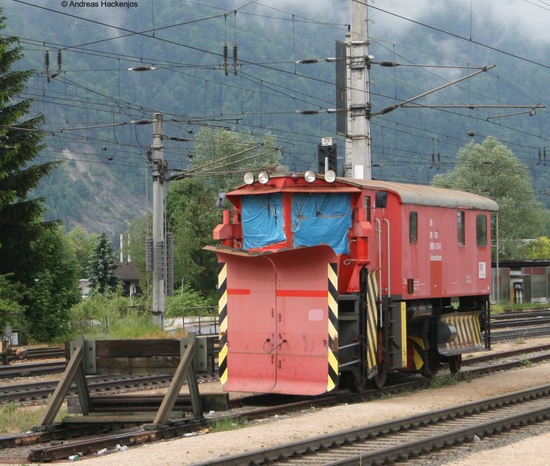 Dieser Schneepflug hat wohl auch schon bessere Tage erlebt Wrgl 23.5.08