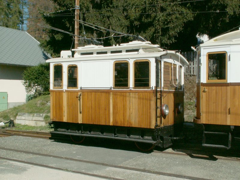 Dieses Jahr feierte die Rittnerbahn ihr 100 jhriges Jubilum.Hier die Zahnradlok L2 Bj.1907(nicht betriebsfhig)Von den ursprnglich 4 Loks sind noch 2 Loks erhalten geblieben.Die zweite Lok(L4)befindet sich im Tiroler Lokalbahn Museum in Innsbruck.Klobenstein 15.10.07