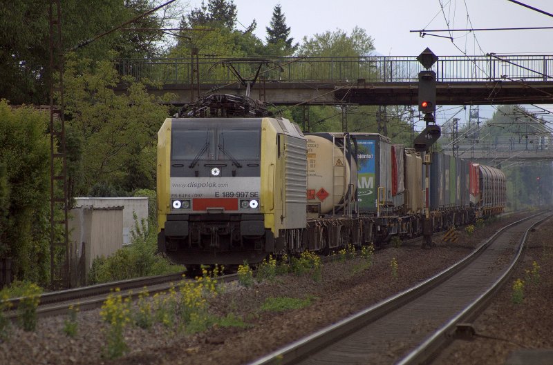 E 189-997 SE Dispolok mit Gterzug, fhrt in Laudenbach(Bergstrae) Richtung Bensheim. 23.04.2009