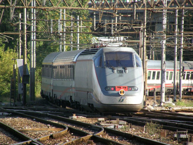 E414 direct to Milano centrale to Piacenza on 27/09/09.