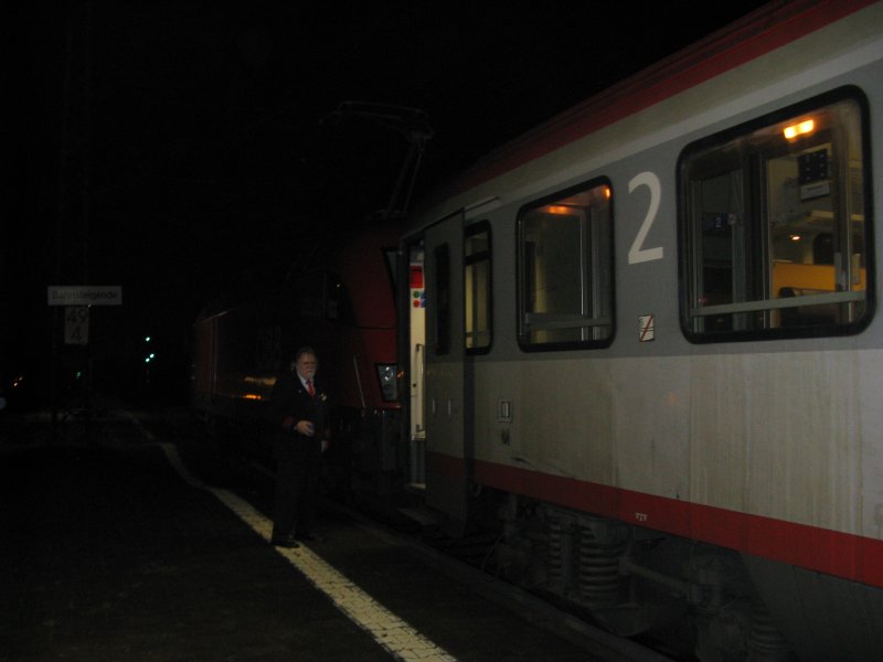 EC 112 von Klagenfurt Hbf nach Frankfurt(Main)Hbf mit Kurswagen aus Zagreb mit +15.Am 19.12.08 in Bensheim(19:25).