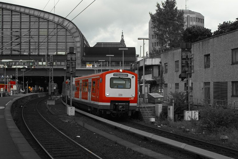 Ein 472 fhrt am 11.08.2008 als S2 nach Aumhle aus dem Hamburger Hauptbahnhof aus.