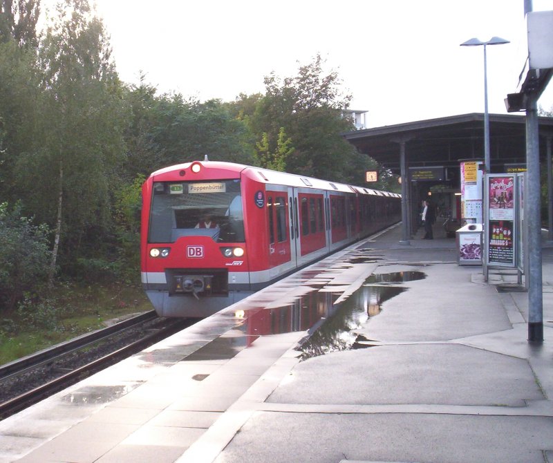 Ein 474 der S-bahn Hamburg bei der Einfahrt als S1 nach Poppenbttel in H-Bahrenfeld. 07.10.2006