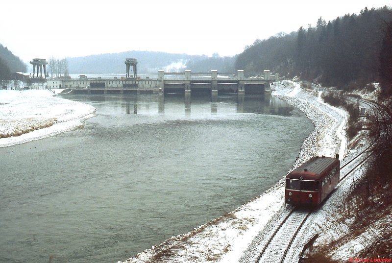 Ein 798 Fahrt Entlang Des Inns Von Wasserburg Bahnhof Nach Wasserburg Stadt Februar 1986 Bahnbilder De