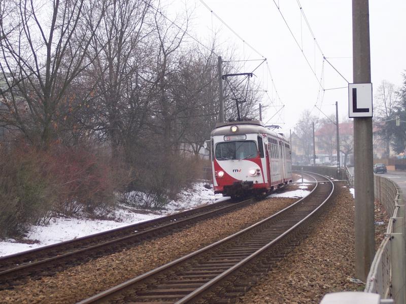 Ein alte Straenbahn Typ Dwag GT8  98-110  fhrt am 7.3.2005 zur nchsten Haltestelle Hndelstrae kommend von Stahlbad.Aufgenommen in Weinheim(Bergstr).