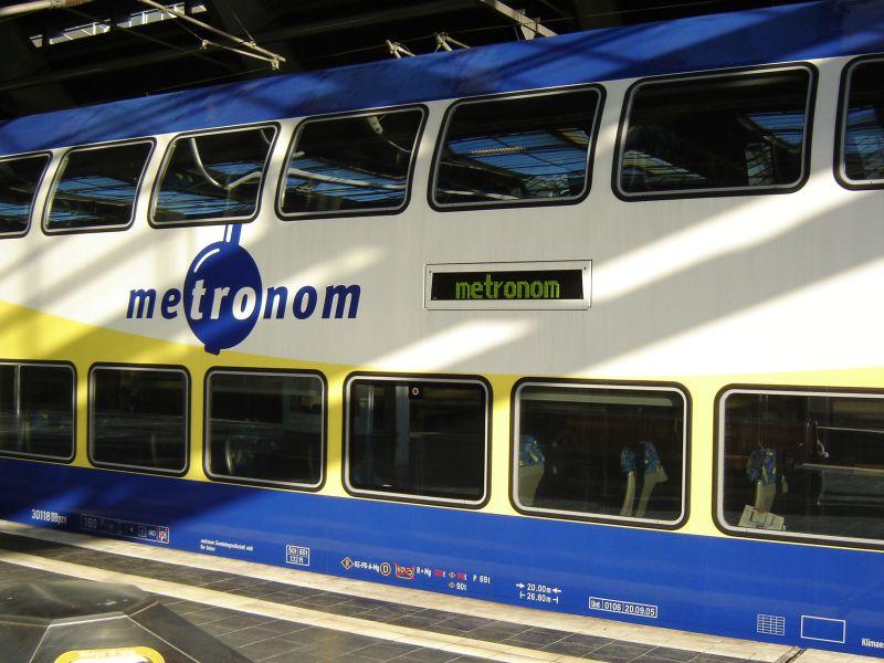 Ein Doppelstockwagen vom Metronom.