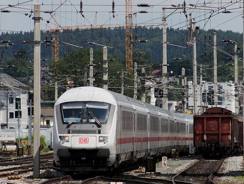 Ein EC am 11.07.2009 bei der Einfahrt in den Salzburger Hbf. 