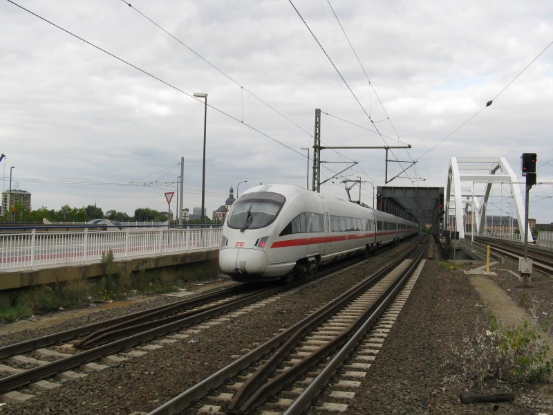 Ein ICE2819 als Ersatzzug von ICE9555 von Saarbrcken Hbf nach Frankfurt(Main)Hbf.Am 20.09.08 bei der durchfahrt in Luwigshafen Mitte.