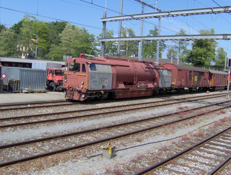 Ein Lsch und Rettungszug der SBB steht in St. Gallen am 23.04.07