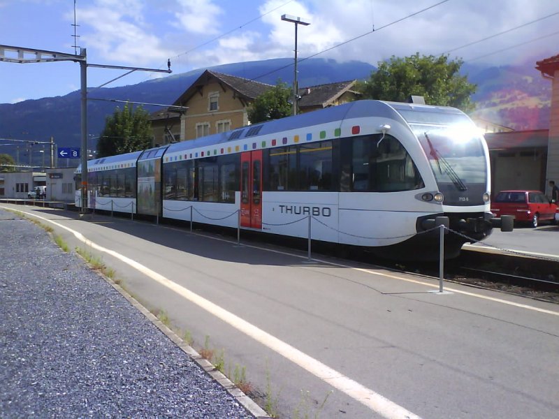 Ein RABe 526 GTW Thurbo wartet in Sargans auf die Reisenden aus Zrich, um sie als Regionalzug nach Sevelen,Buchs/SG zu bringen. 