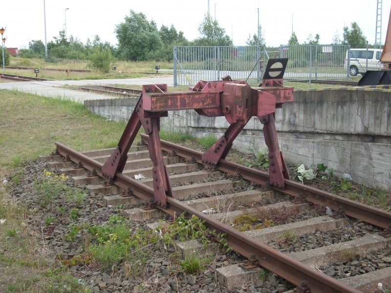 Ein Russischer Breitspurprellbock in Mukran.