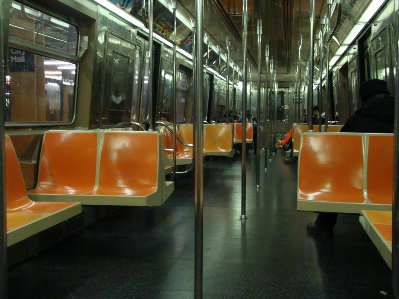 Ein U-Bahnwagen der New Yorker Subway. Diese Zge fahren zum Beispiel auf der Linie Q von Midtown Manhattan 57 Street/ 7 Avenue nach Coney Island Stillwell Avenue (Brooklyn). Aufgenommen am 08.04.08