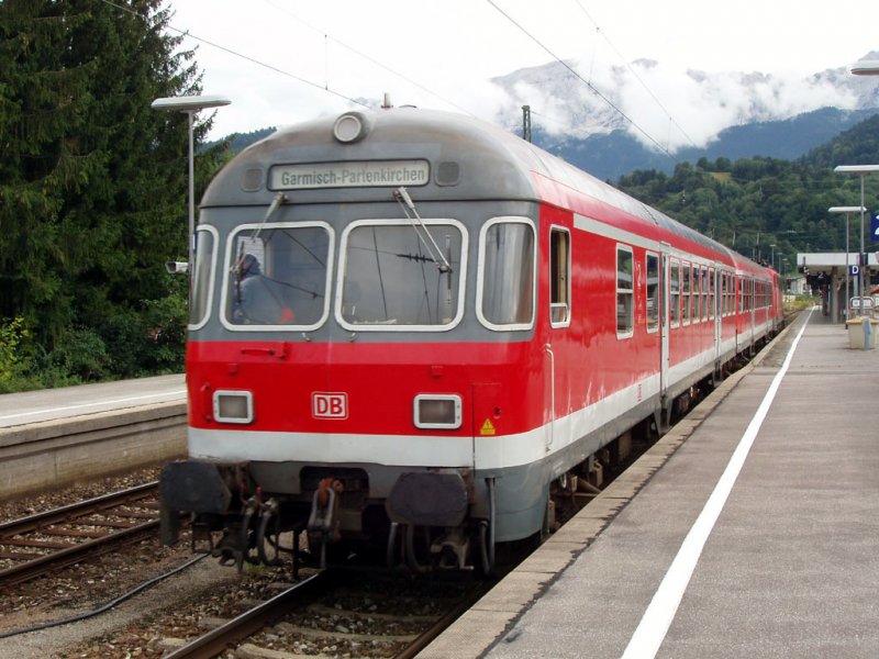 Ein zweiteiliger Pendelzug rangiert in Garmisch-Partenkirchen. 17.08.07