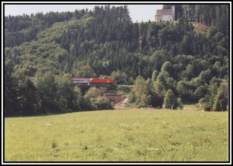 Eine 1116 bringt einen EC richtung Rosenheim. Aufgenommen im Sommer 2005 bei Bergen (oberbay).