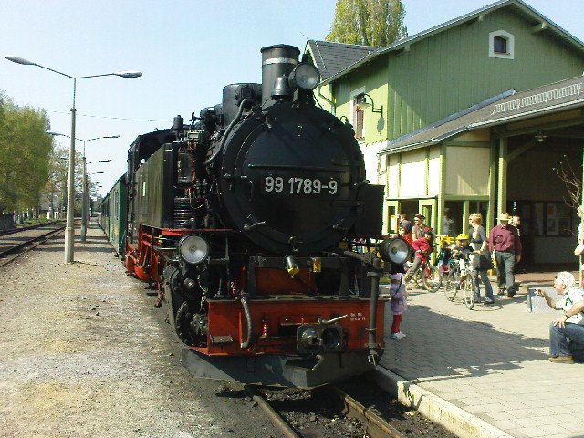 Eine Br 99 steht fr die weiterfahrt nach Radeburg abfahrbereit im Bf Moritzburg.