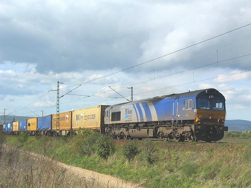 Eine Class 66 der ERS zwischen Bingen und Gau-Algesheim