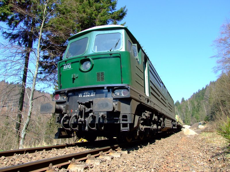 Eine Lok der Baureihe 232 beim Streckenumbau nhe Oberhof
