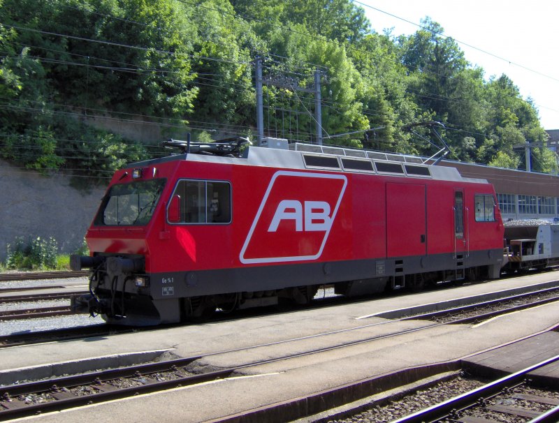 Eine Lokomotive der Appenzellerbahnen ( AB ) steht mit einem Gterzug im Bahnhof Herisau. Sommer 2006