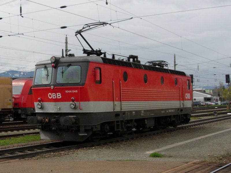 Eine BB Br 1044 posiert in Knittelfeld. Am 23.04.08