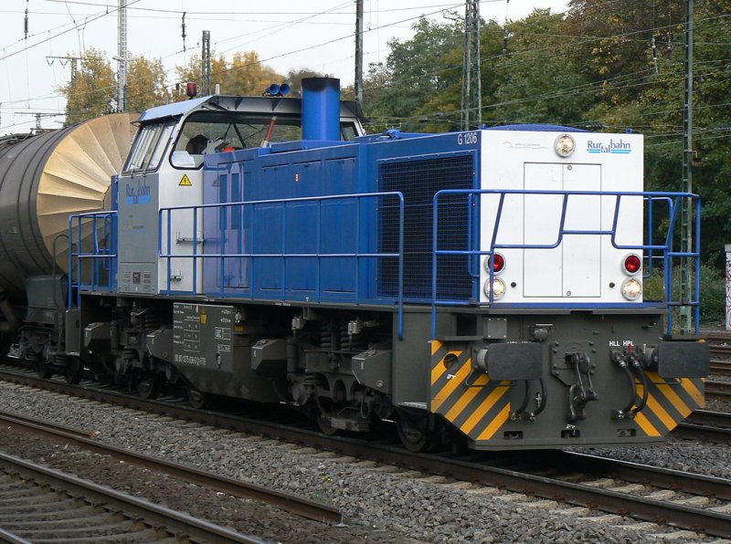 eine ziemlich neu aussehende MaK G1206 der Rurtalbahn in Kln West am 23.10.2009