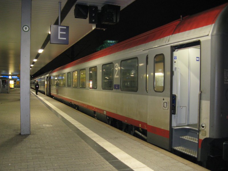 EN 409 am 13.02.09 beim Halt in Mannheim Hbf.