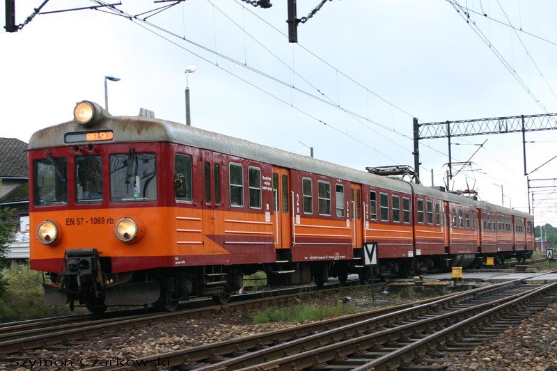 EN57-0169 in Wilkowice am 08.08.2006