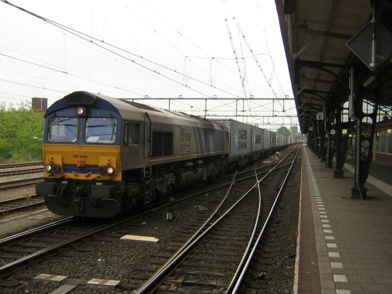 ERS6609 als trein 342333 (omgeleide cargo) naar Bad Bentheim te Hengelo - 24 september 2006
ERS6609 in Zug 342333 nach Bad Bentheim in Hengelo - 24. September 2006