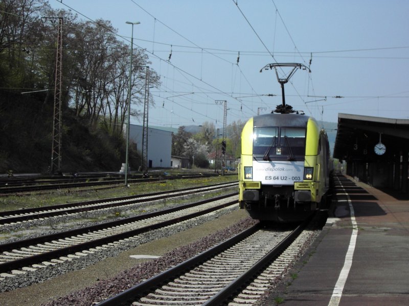  ES64U2-003 Dispolok am 15.04.2009 bei der Durchfahrt im Bahnhof Kreiensen