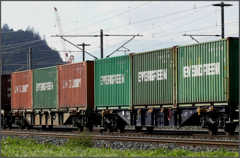 Evergreen und Uniglory Container in Ems Werk. (19.10.2007)