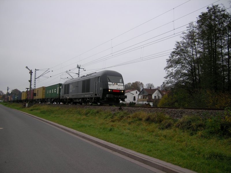 extrem seltener Gast in Coburg. ER 20-019 vor Containerzug von Sonneberg nach Hof in Creidlitz. 31.10.2008