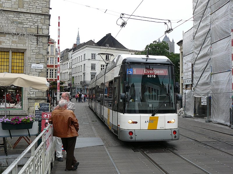 Fahrzeug 6316 in die Innenstadt von Gent
08-06-2007