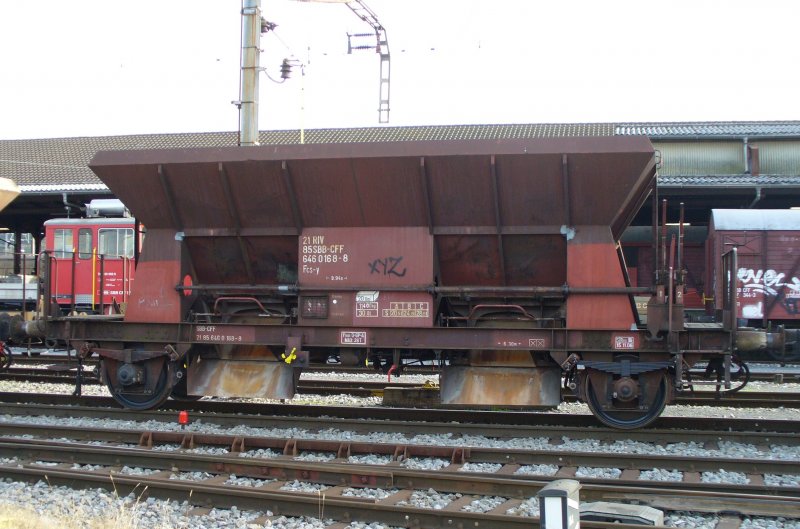 Fcs-y 21 85 646 0 168-8 im SBB Gterbahnhof von Biel/Bienne am 25.11.2006