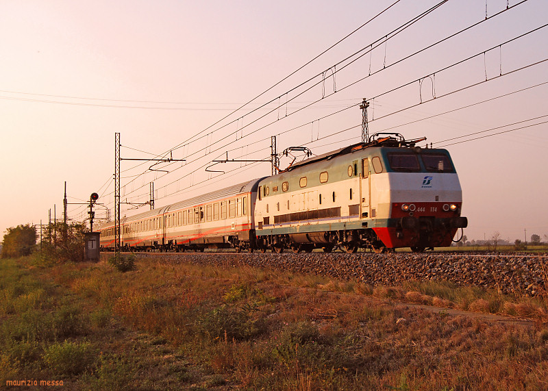 FS E444R 114 hauling the ICPlus 651  Leopardi  (Milano Centrale-Pescara) here near Villa Cad on the 19th of October in 2008