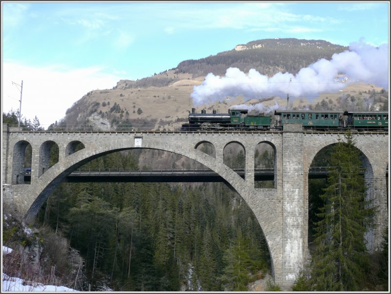 G 4/5 108 auf dem 89m hohen Soliser Viadukt, fotografiert von der alten Strassenbrcke aus. (20.02.2008)