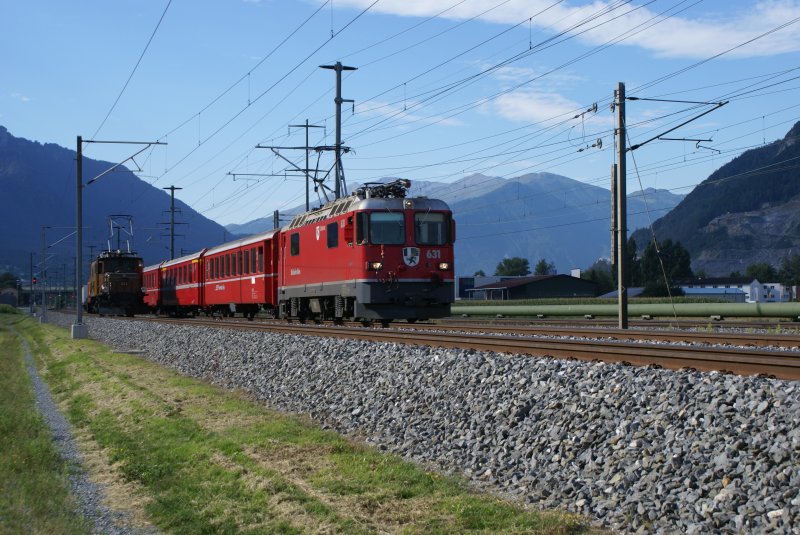 Ge 4/4 II 631 befindet sich mit dem RE 1229 am 19.8.08 bei Zizers. Links die wartende Ge 6/6 I 414.