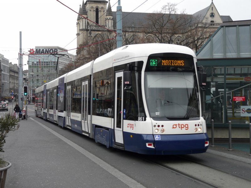 Genf - Tram Be 6/8  861 unterwegs auf der Linie 13 in Genf am 03.01.2009