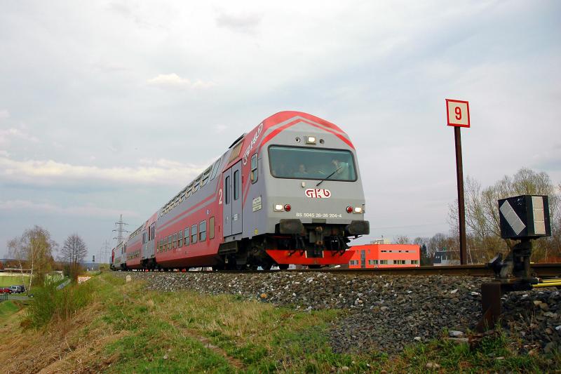 GKB Regionalzug 8573 am fhrt am 8.4.2005 in den Bahnhof Deutschlandsberg ein