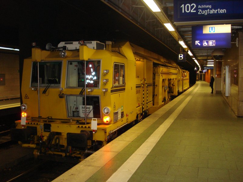 Hier eine Unimat 09/16-4s am 17.02 in Frankfurt(Main)Hbf Tief..Es ist doch immer wieder ein Erlebnis,mit den Maschinen dort hinein zu fahren...