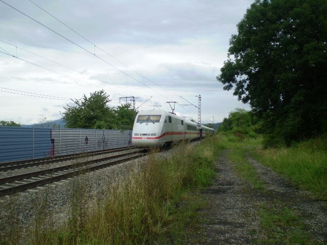 ICE 1 in Richtung Berlin Ostbhf kurz vor Freiburg St.Georgen.
6.7.08