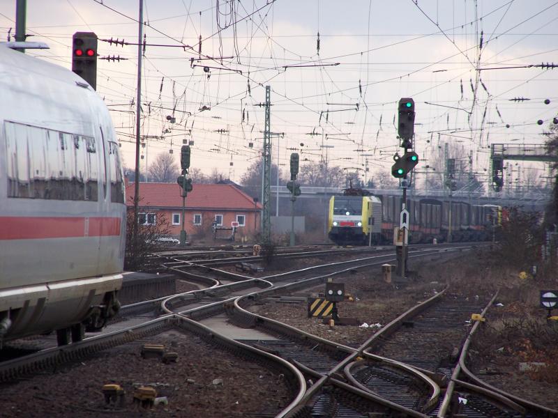 ICE 3 und BR 189 in Weinheim eine seltene begegnung