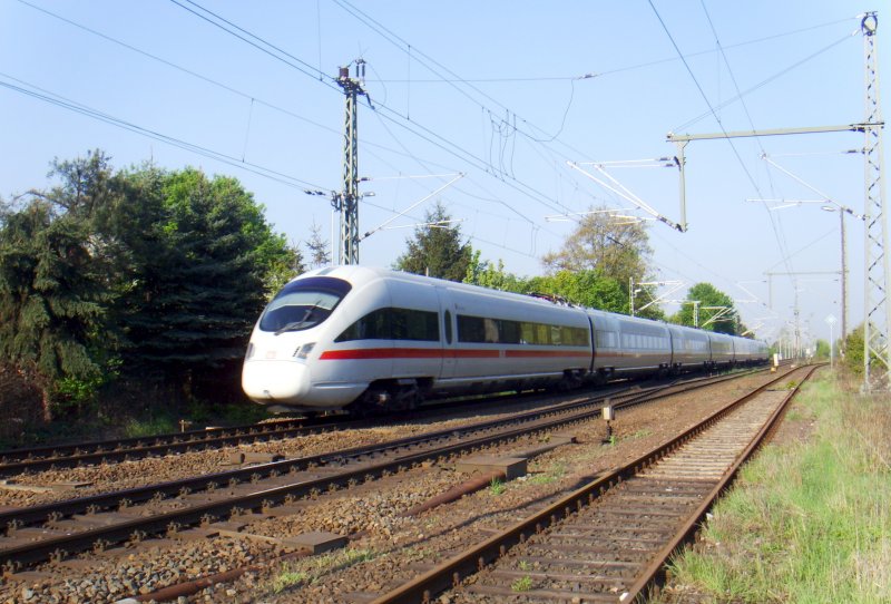 ICE 73934 Nrnberg-Berlin am 22.04.2009 in Hhe Markranstdt in Fahrtrichtung Leipzig. 