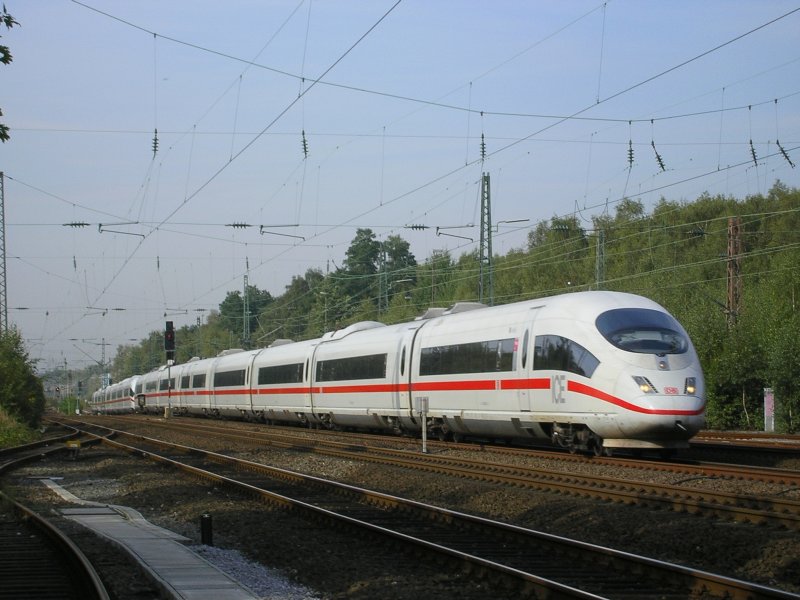 ICE3  Krefeld  mit Endwagen 403 016/403 516,der hintere Teil mit Endwagen 403 520/403 020 als ICE 614,Mnchen - Dortmund kurz vor Bochum Hbf. (19.09.2008)