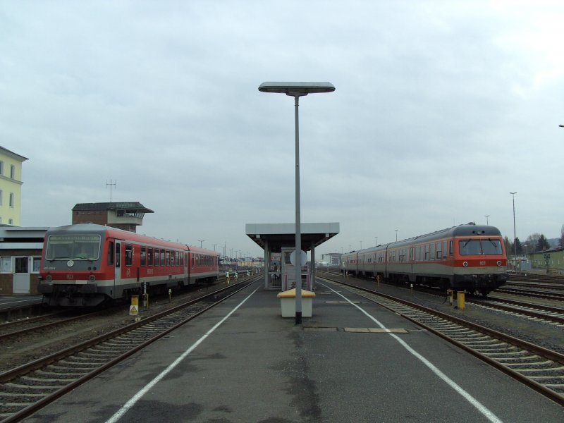 In Weiden treffen sich der 614 006 und ein 628 am 12.01.2008